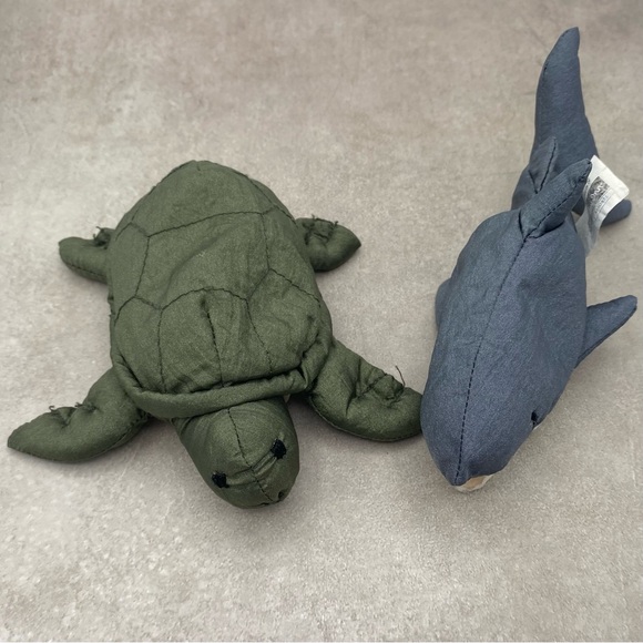 Holiday Inn Shark Turtle Plushies Nylon Vintage 1999 Promos Stuffed Toys Gifts - Picture 2 of 7